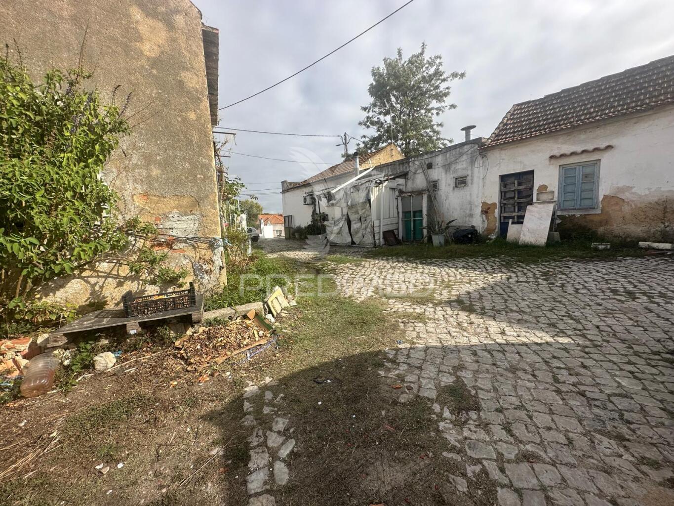 Städtisches Grundstück Seixal für Gebäude oder Dienstleistungen 3840 m² · 2