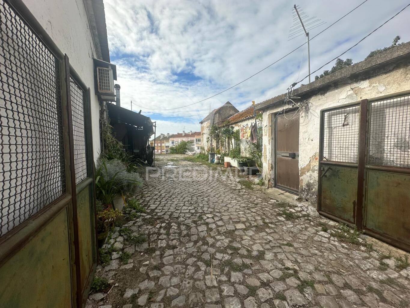 Städtisches Grundstück Seixal für Gebäude oder Dienstleistungen 3840 m² · 3