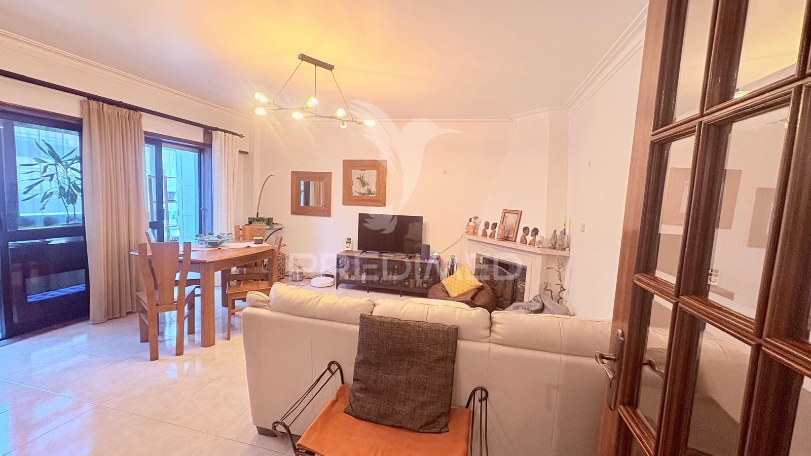 Apartment T2 with 4 Balconies and Storage in Barcarena · Barcarena