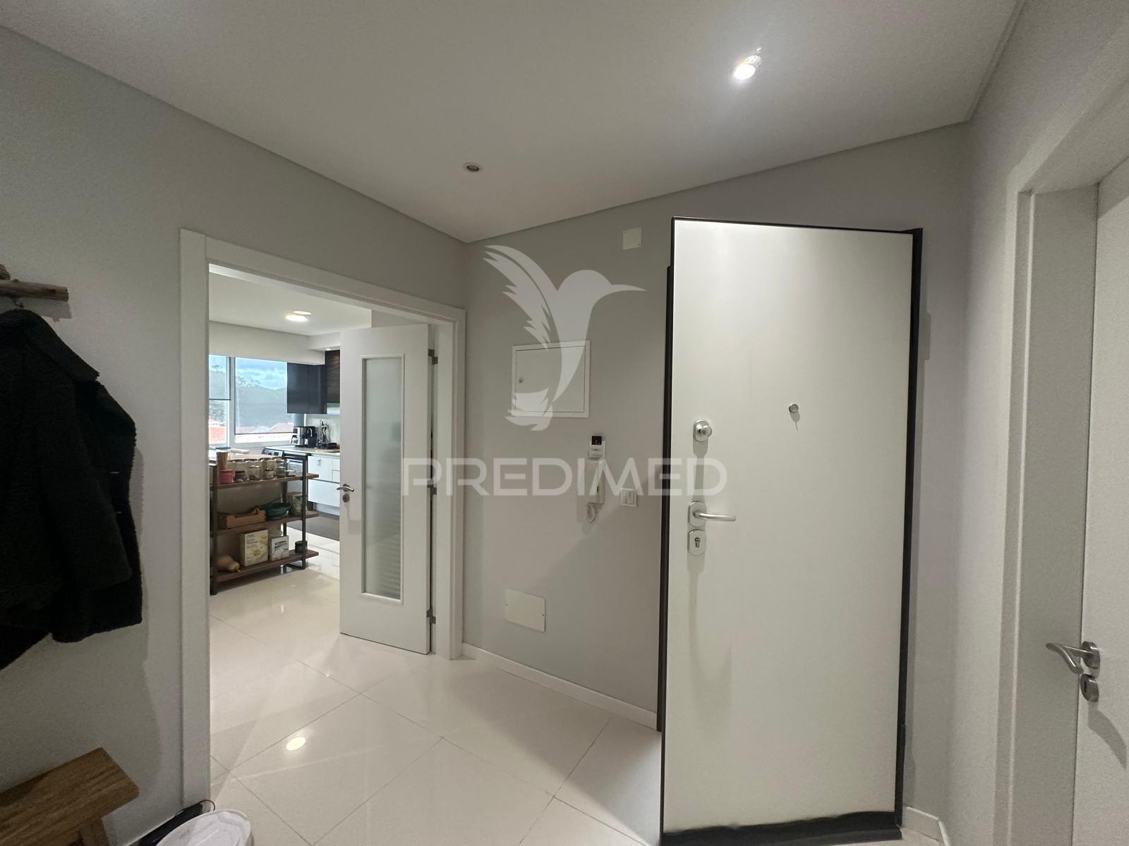 Stunning Renovated Two-Bedroom Apartment in Seixal Near the Boats to Lisbon · Seixal