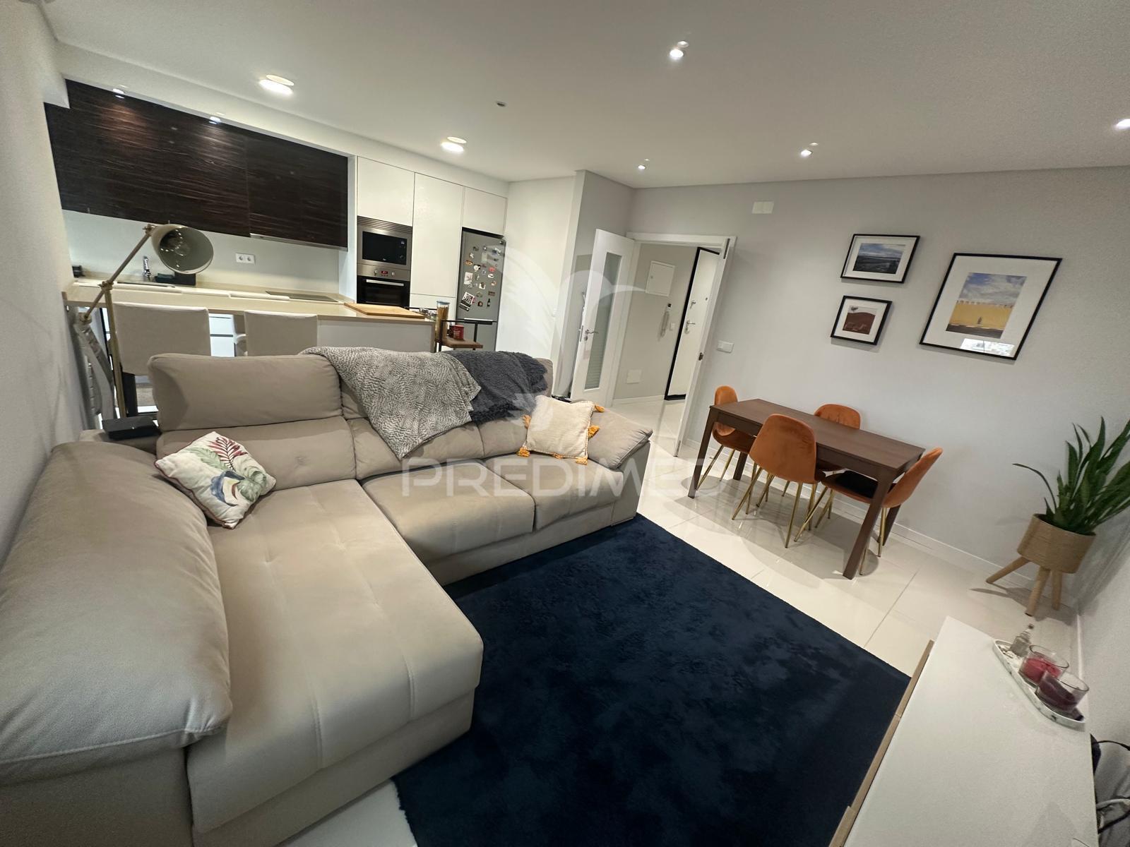 Wunderschöne, renovierte 2‑Zimmer‑Wohnung in Seixal nahe den Booten nach Lissabon · 2